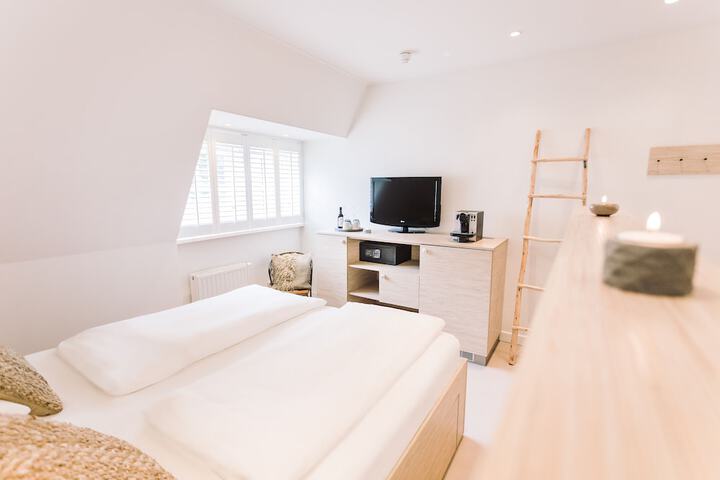 Room 5 of 44