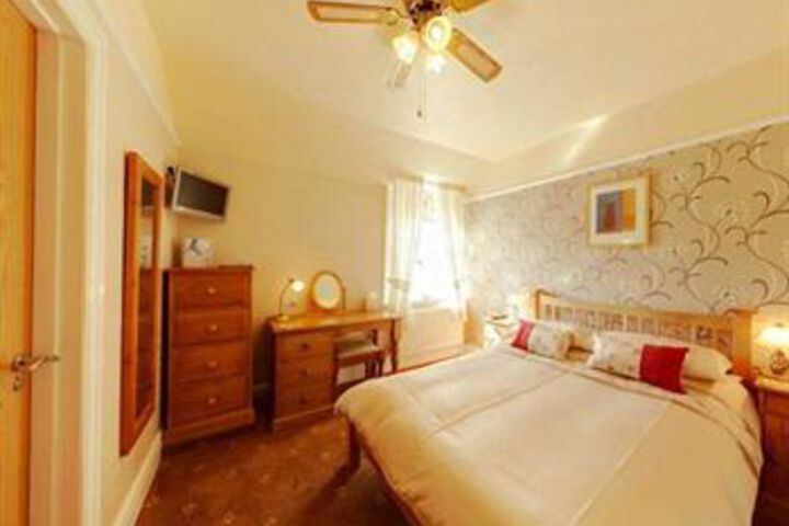 Room 7 of 8