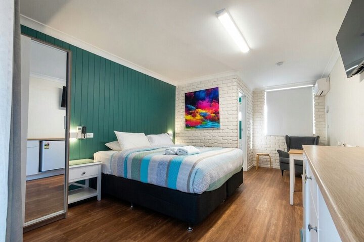 Room 2 of 38
