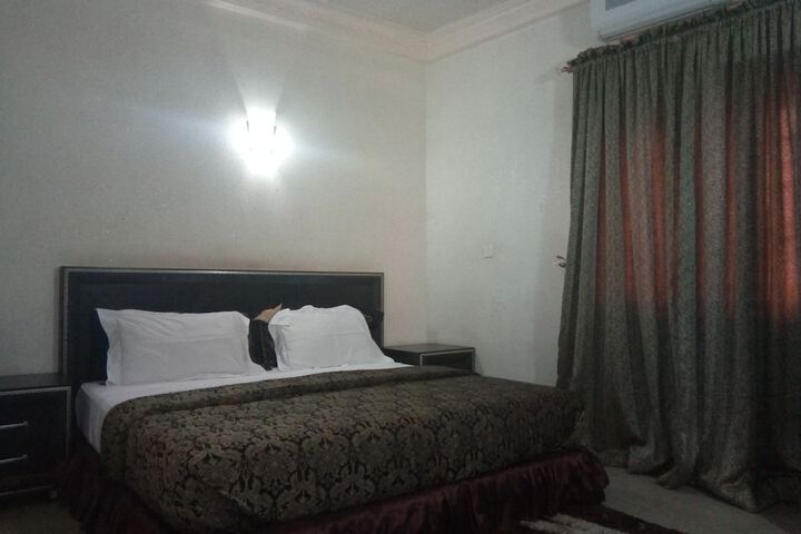Room 11 of 24
