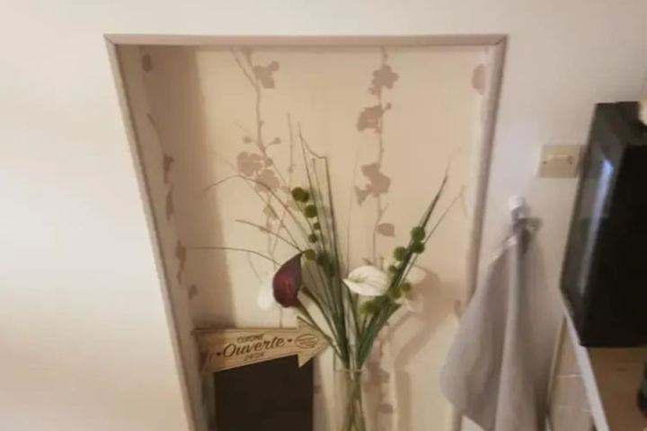 Room 11 of 16
