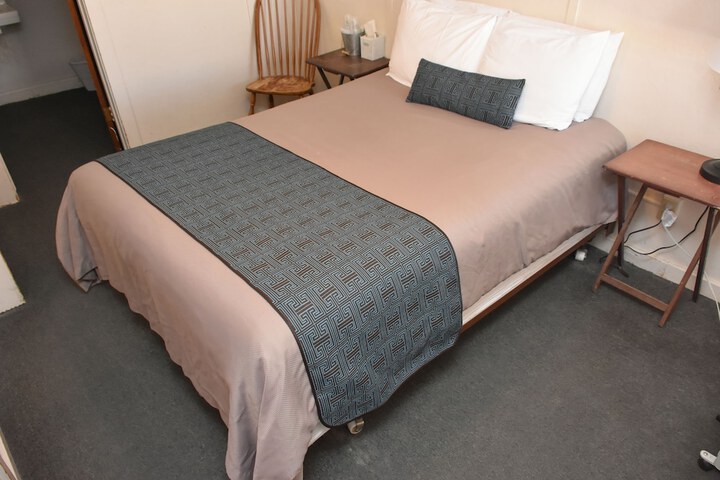 Room 14 of 96
