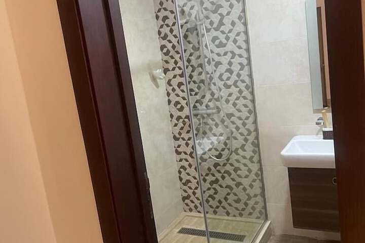 Room 6 of 16