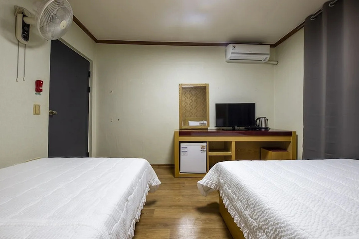 Room 2 of 13