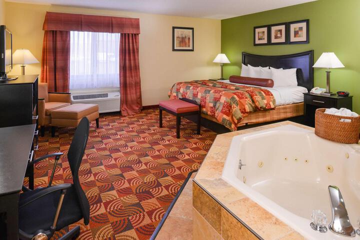 Accessible Suite King Bed Mobility Accessible Bathtub Full Breakfast (5 of 11)