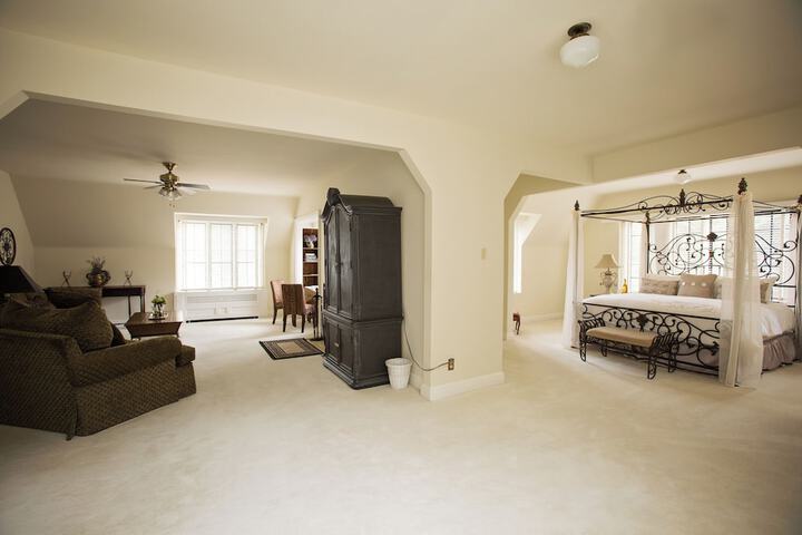 Room 18 of 118
