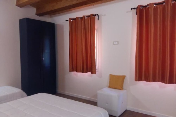 Room 13 of 16