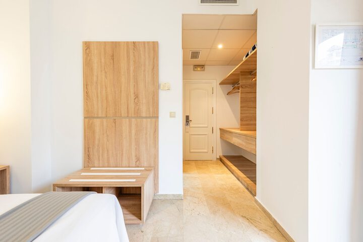 Room 2 of 29