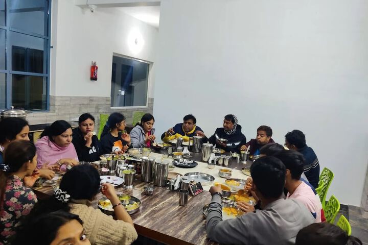 Dining 17 of 30