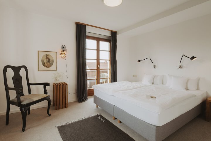 Room 43 of 395