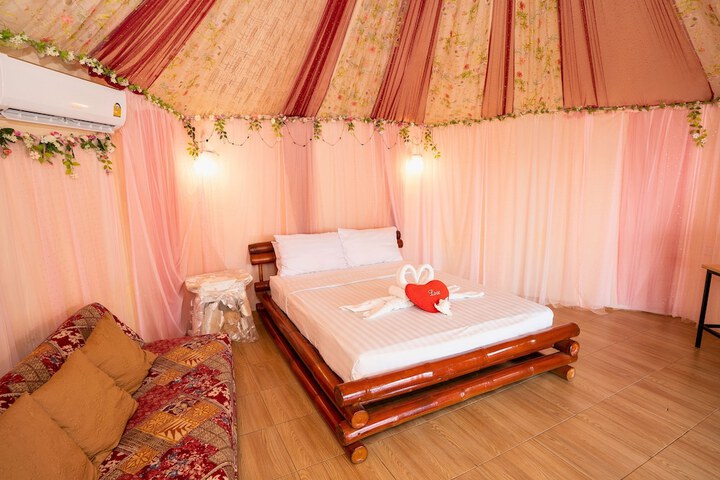 Room 2 of 65