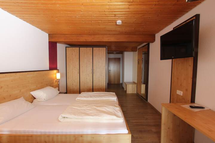 Room 14 of 81