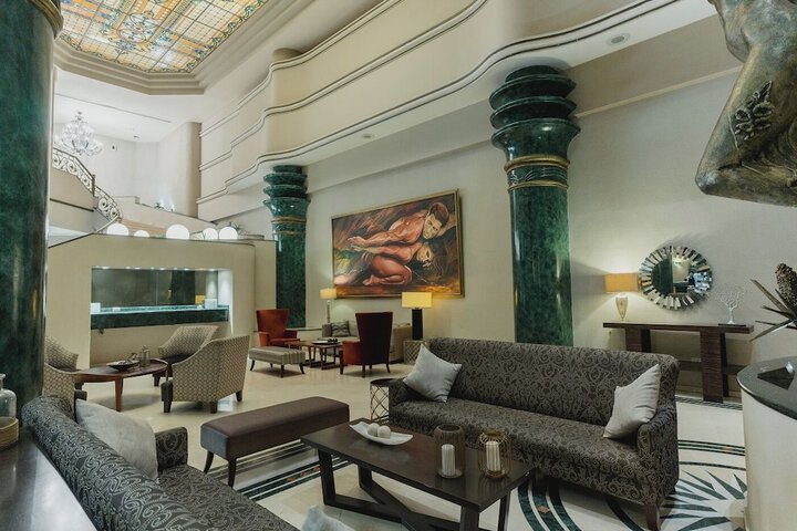 Entrance & Lobby