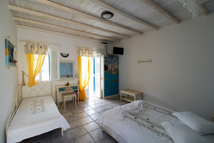 Room 4 of 9