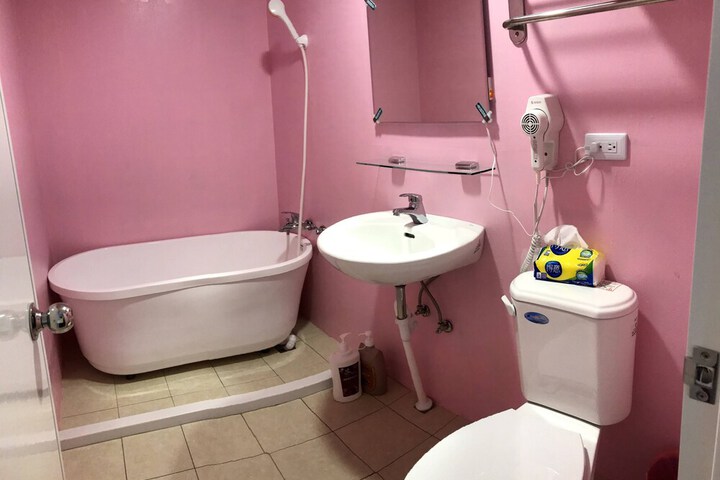 Room 12 of 19