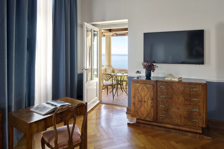 Room 35 of 111
