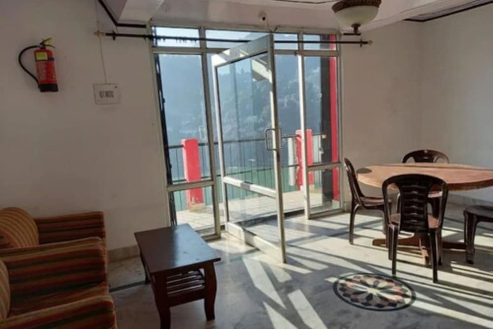 Room 5 of 12