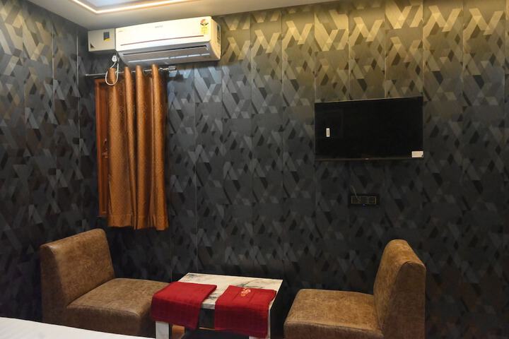 Room 13 of 17