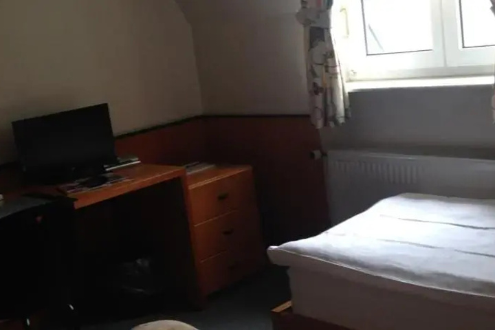 Room 3 of 17