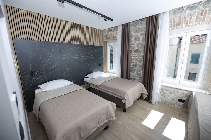 Room 28 of 60