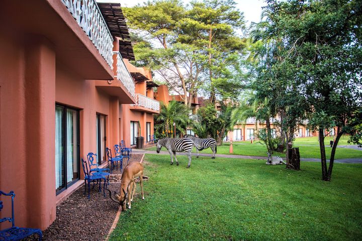 Hotel Exterior 110 of 111