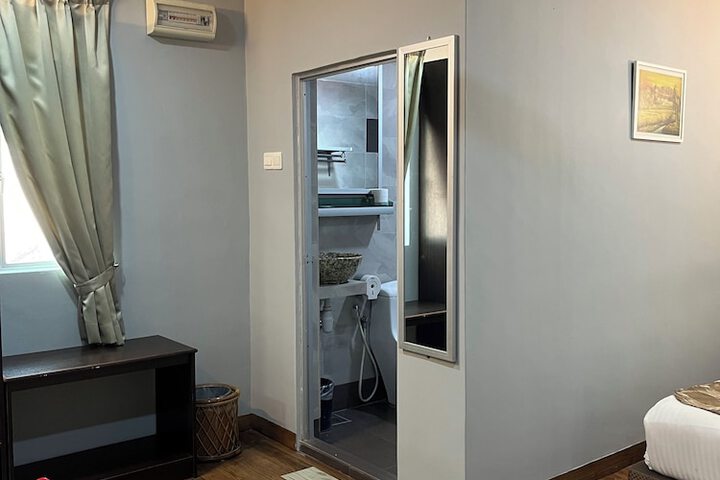 Room 27 of 126