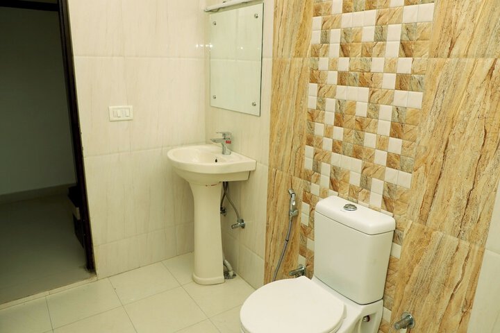 Room 6 of 7