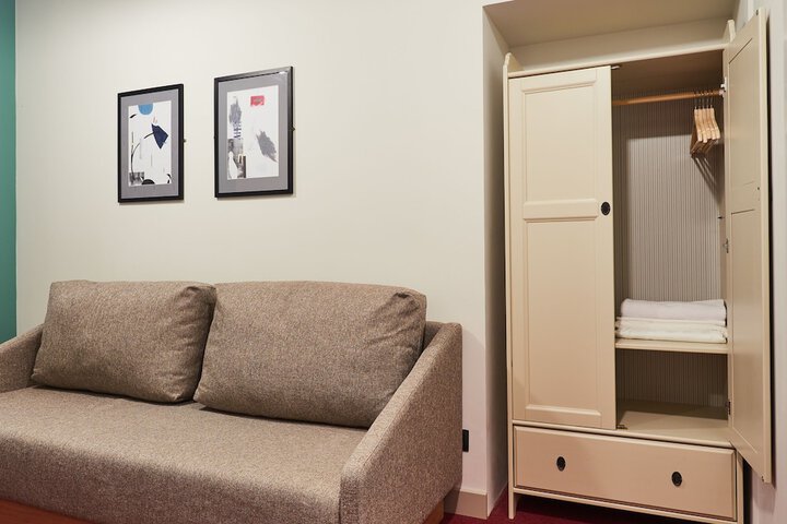 Room 12 of 18