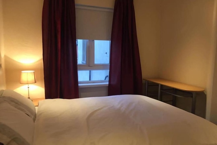 Room 5 of 17