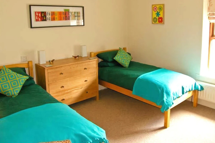 Room 4 of 10