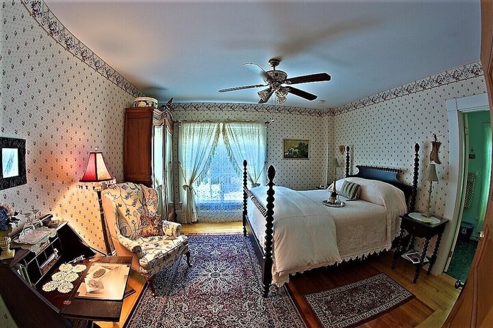 Room 11 of 25