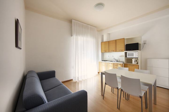 Room 4 of 36