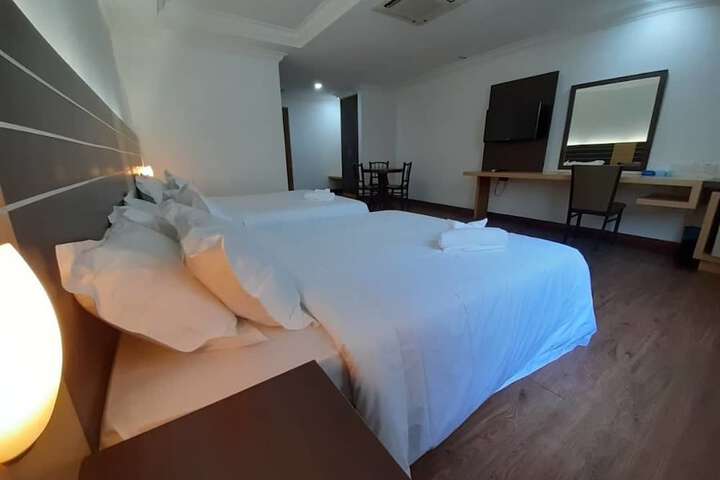 Room 20 of 33