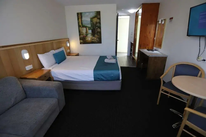 Room 4 of 22