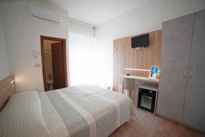 Room 35 of 85