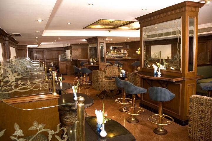 Lounge 9 of 13
