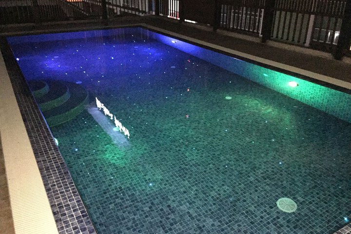 Pool 15 of 21