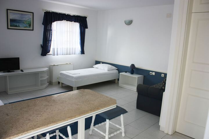 Room 7 of 92