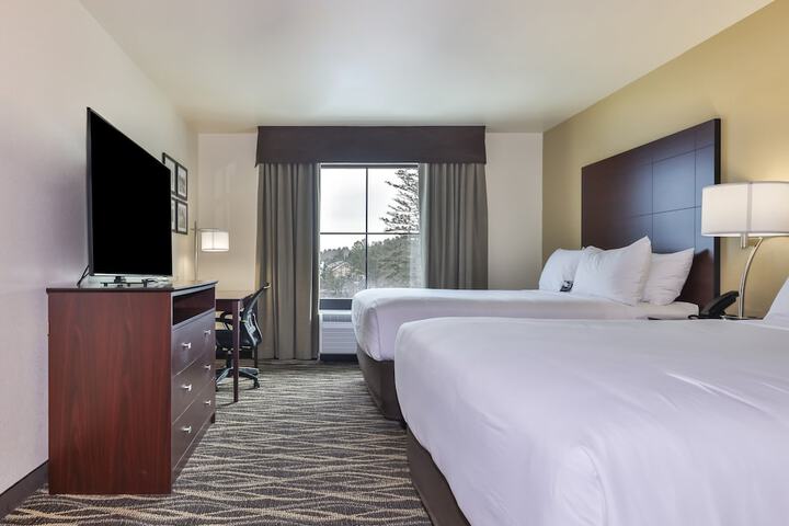 2 Queen Guest Room (5 of 12)
