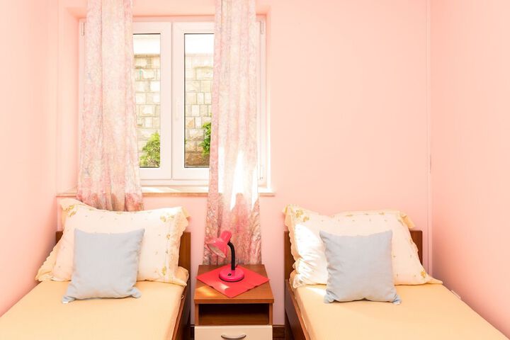 Room 22 of 64