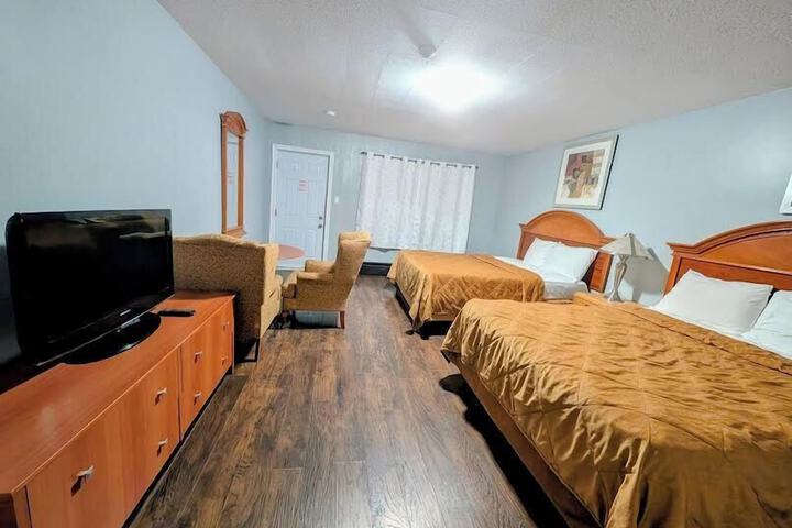 Room 13 of 33