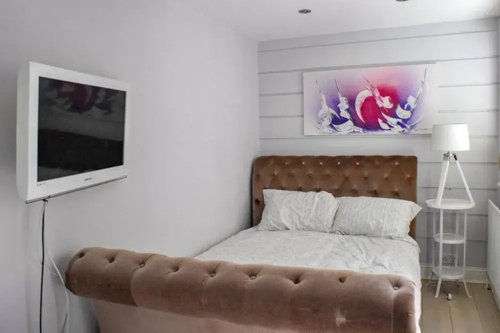 Room 5 of 13