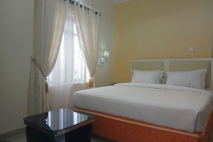 Room 11 of 32
