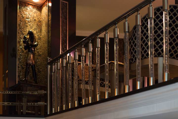 Entrance & Lobby