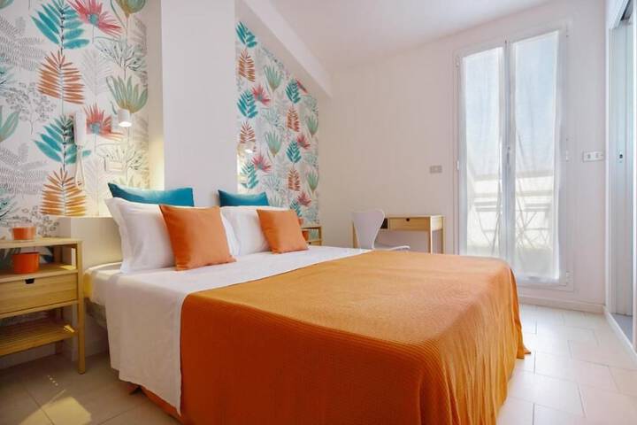 Room 5 of 32