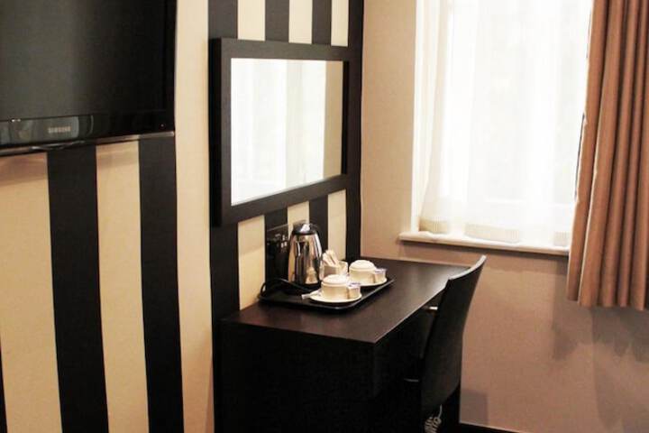 Room 35 of 79
