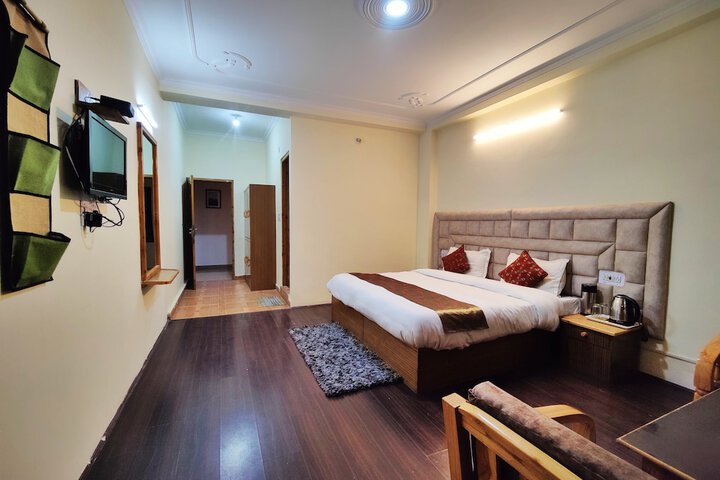 Room 15 of 38