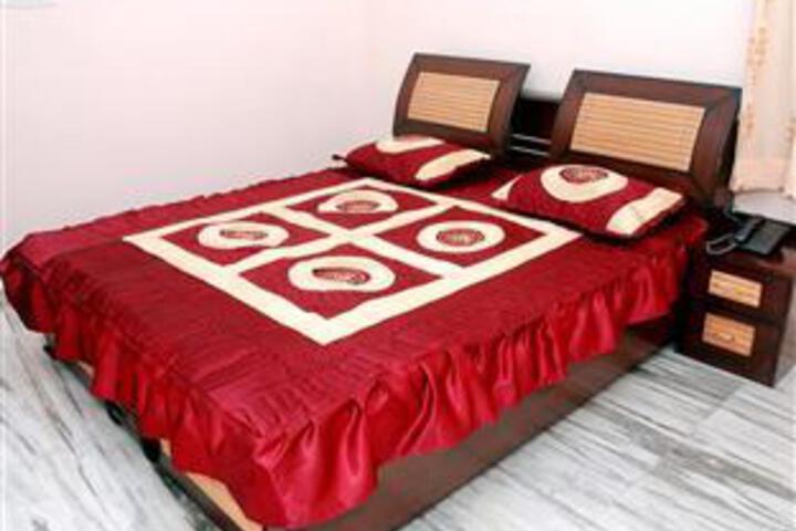 Room 2 of 6