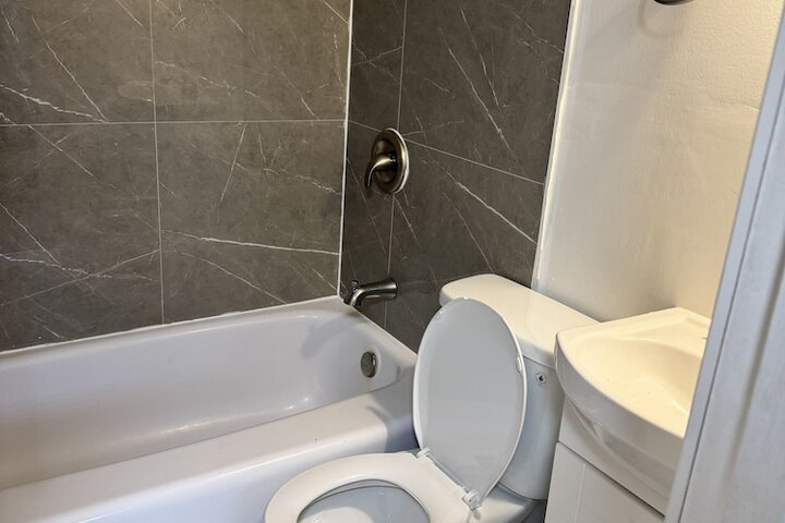 Room 18 of 28