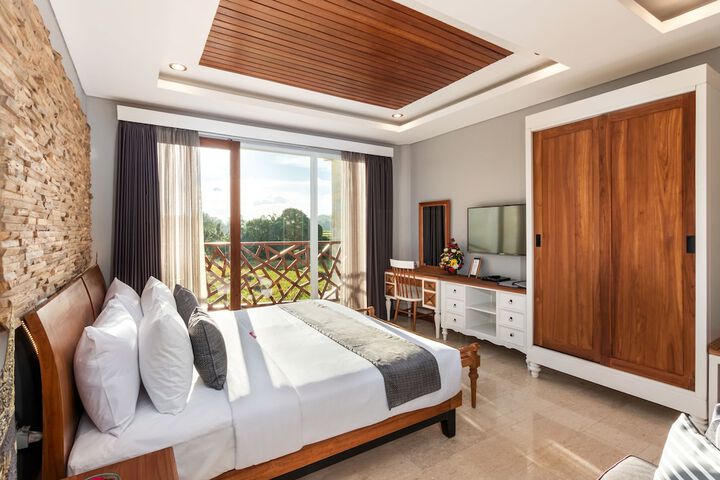 Room 3 of 124